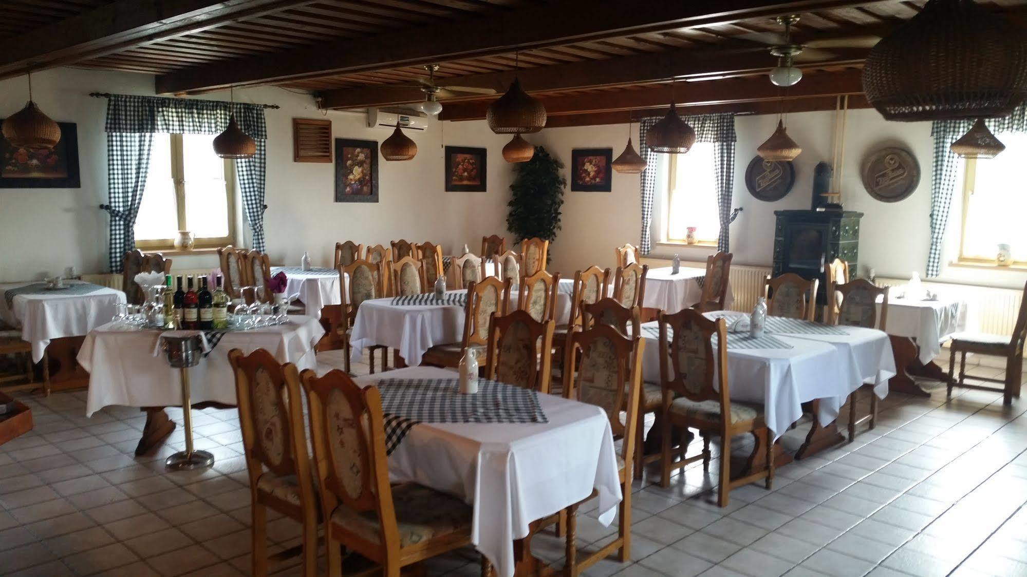 Hotel Carpatia Pozsony Kültér fotó