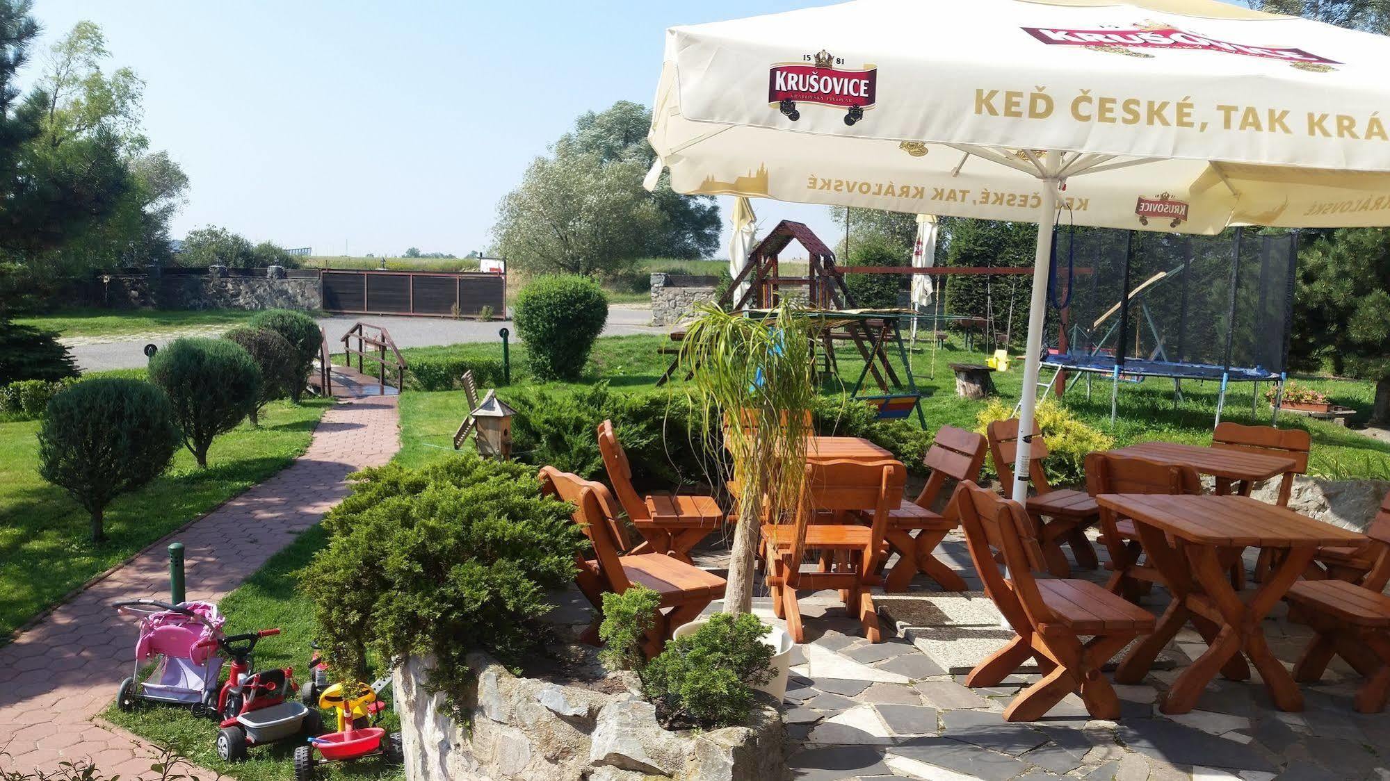 Hotel Carpatia Pozsony Kültér fotó